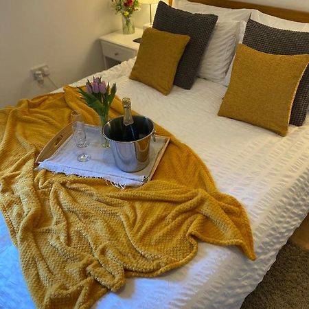 Guest Bedroom With King Size Bed In Brixton London Exterior photo
