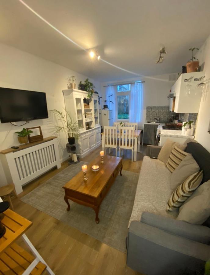 Guest Bedroom With King Size Bed In Brixton London Exterior photo