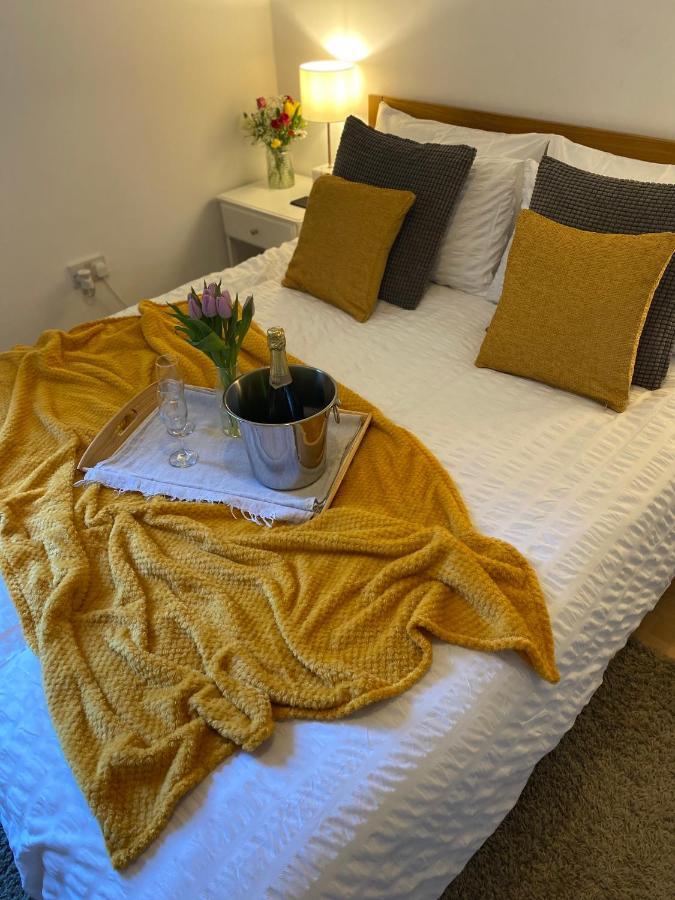 Guest Bedroom With King Size Bed In Brixton London Exterior photo