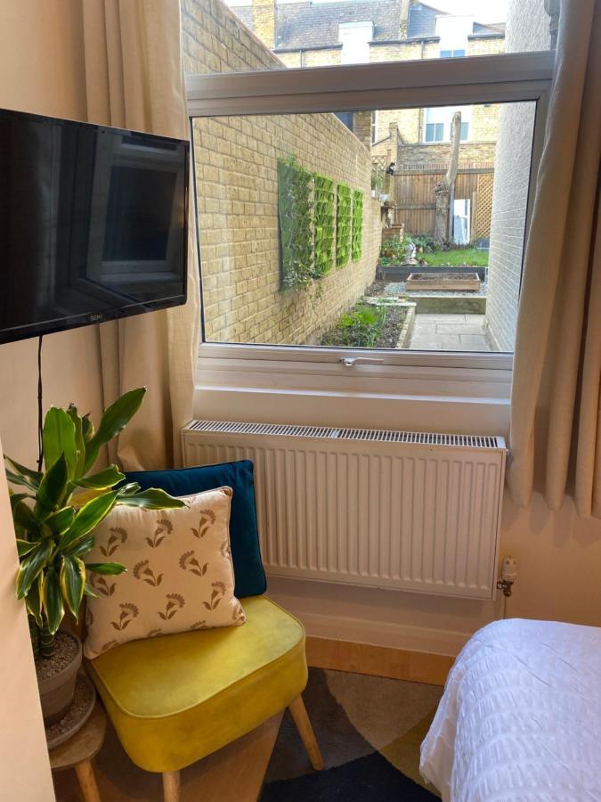 Guest Bedroom With King Size Bed In Brixton London Exterior photo
